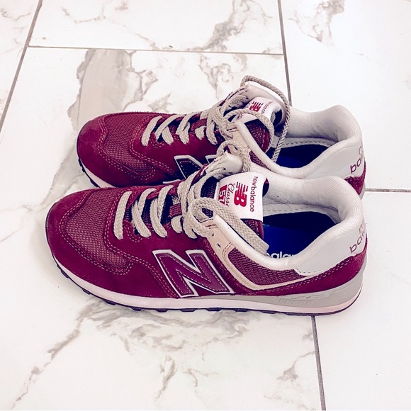 SOLD 💫 New Balance 574 Core
Burgundy - Picture 3 of 5